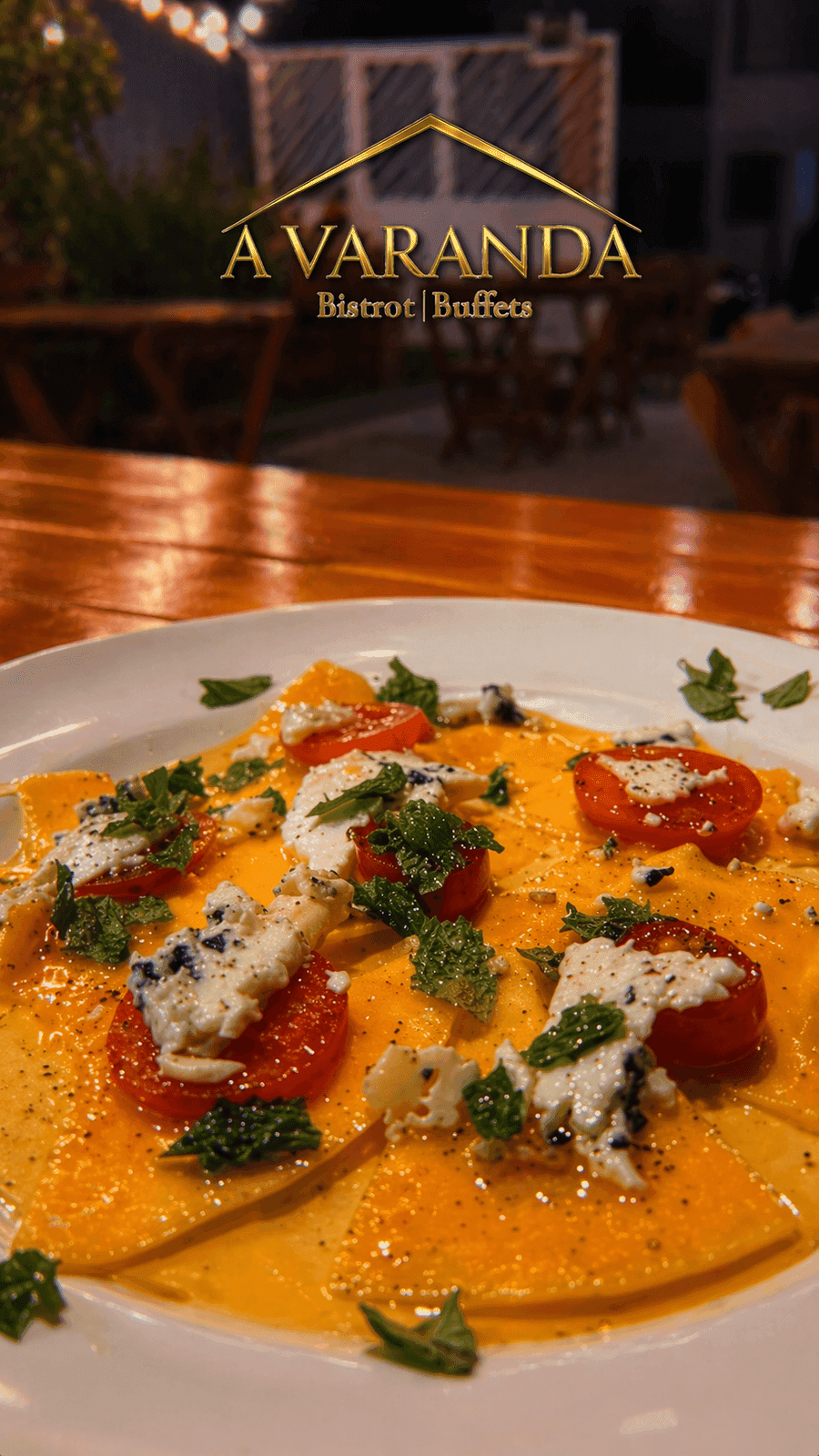 Carpaccio com manga e gorgonzola